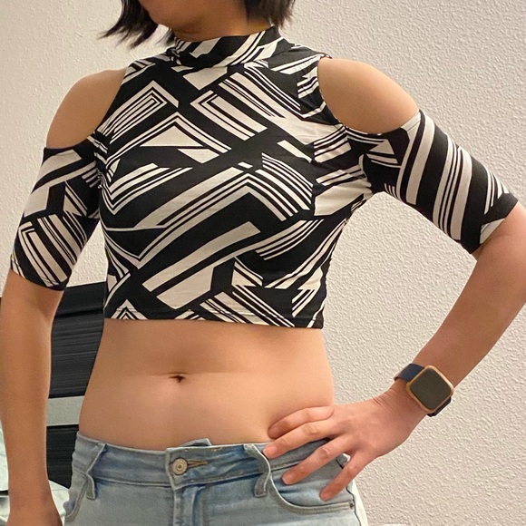 NWOT ASOS Cold Shoulder Crop Top - Picture 2 of 4